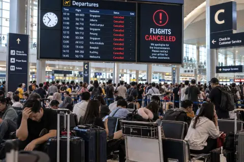 Flight delays and cancellations in Malaysia and Singapore